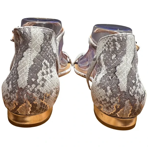 BANANA REPUBLIC Women 7.5 Flat Leather Sandal Cream Gray Snake Ankle Strap Shoe - Picture 8 of 14